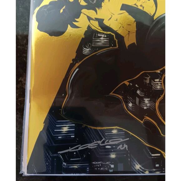 All-New Venom #1 Gold Foil Iban Coello Signed Variant Marvel Comics 2024 - Picture 5 of 9